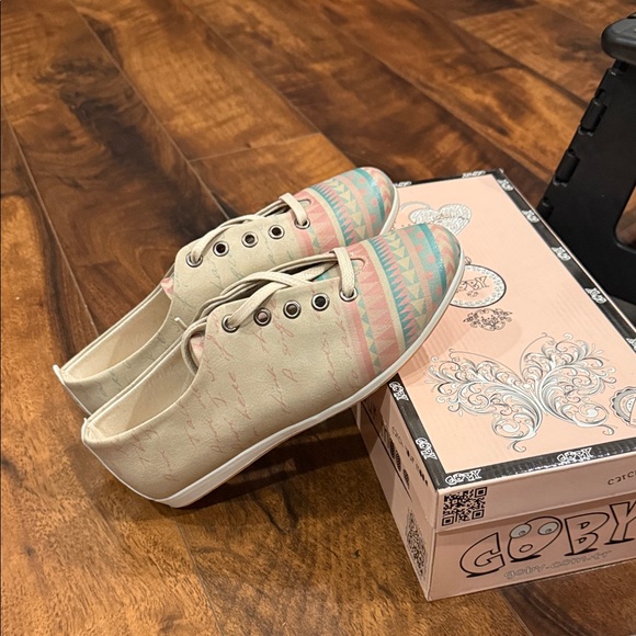 Brand New Goby Women's Patterned Sneakers - Cream and Pink - Picture 5 of 6